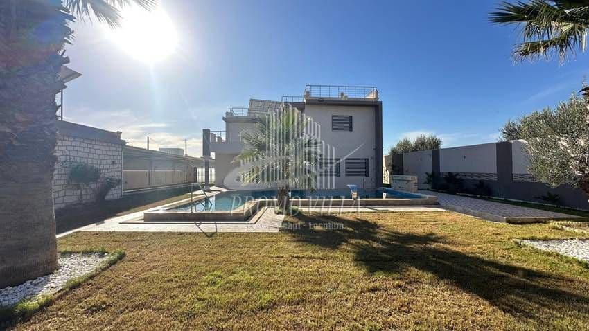 une très belle villa spacieuse avec ambiance relaxante